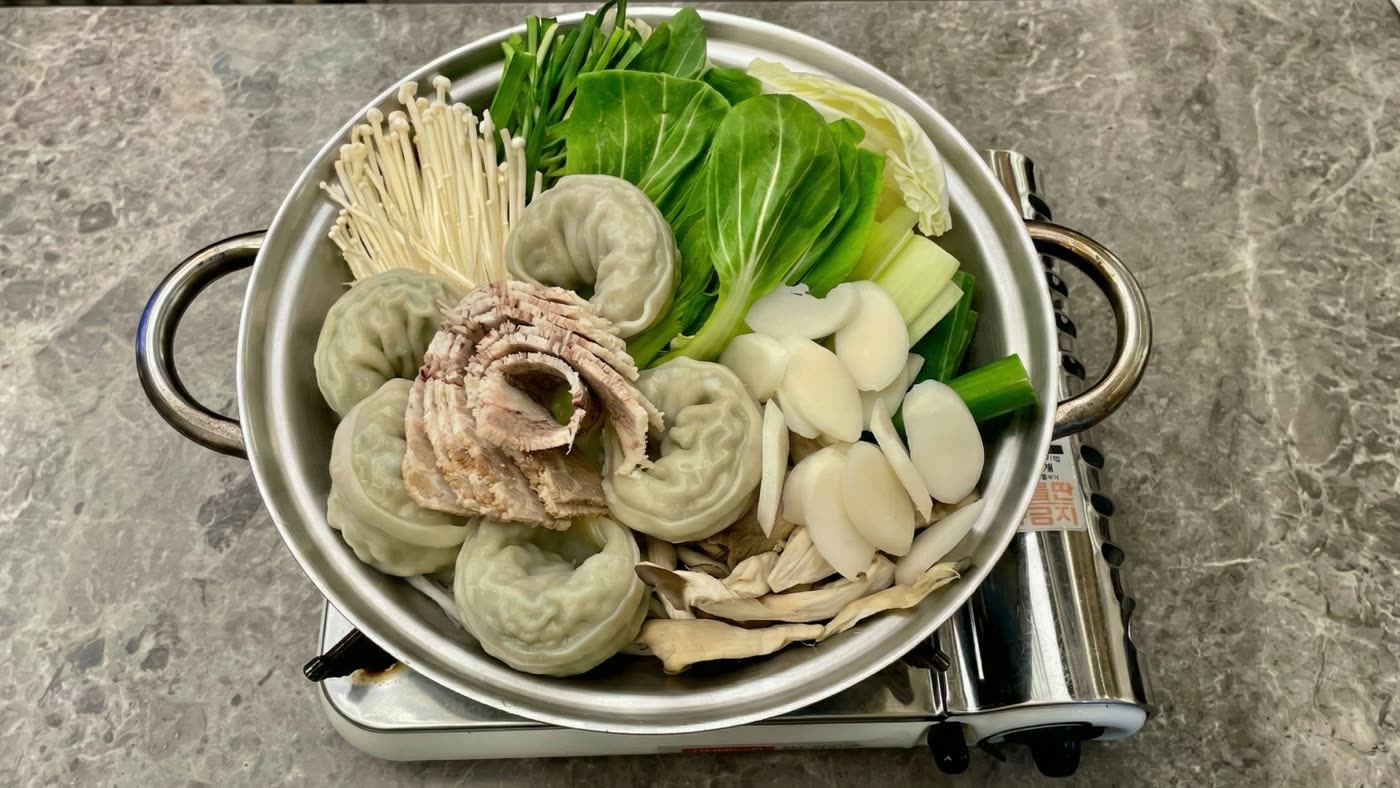 하수오곰탕 명동점 음식 7 — Korean soups and hot pots at Hasuo Gomtang, a Myeongdong Korean Restaurant (明洞レストラン) in Seoul