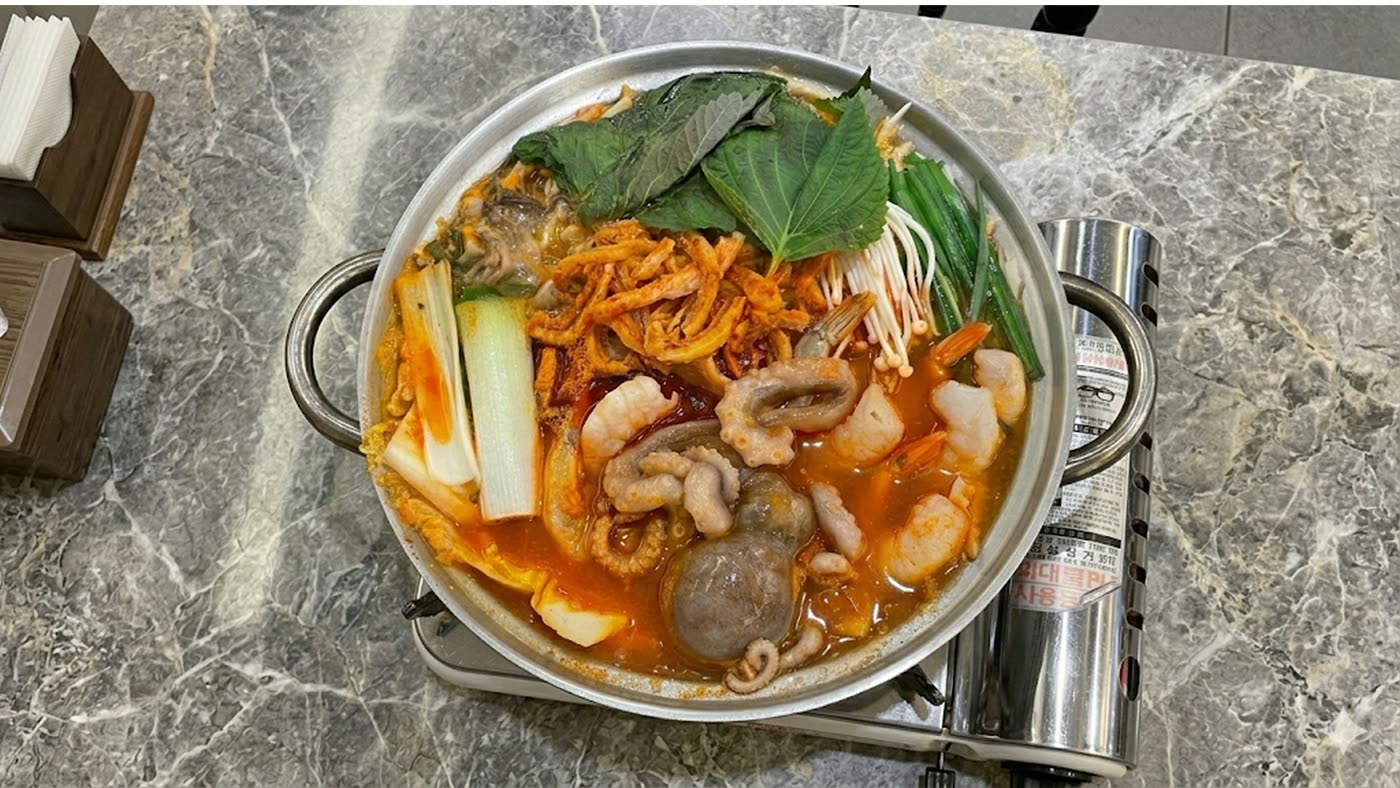 하수오곰탕 명동점 음식 5 — Korean soups and hot pots at Hasuo Gomtang, a Myeongdong Korean Restaurant (明洞レストラン) in Seoul