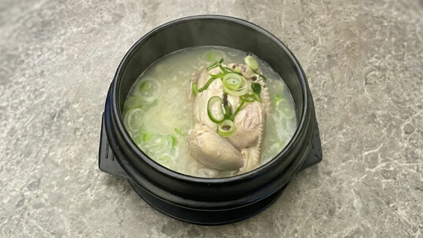 하수오곰탕 명동점 음식 2 — Korean soups and hot pots at Hasuo Gomtang, a Myeongdong Korean Restaurant (明洞レストラン) in Seoul