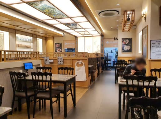 하수오곰탕 명동점 매장 3 — Hasuo Gomtang restaurant in Myeongdong, Seoul (storefront, hanok-style interior and dining room)