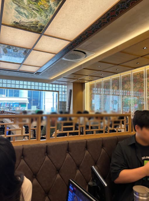 하수오곰탕 명동점 매장 5 — Hasuo Gomtang restaurant in Myeongdong, Seoul (storefront, hanok-style interior and dining room)