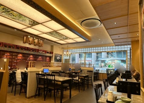 하수오곰탕 명동점 매장 6 — Hasuo Gomtang restaurant in Myeongdong, Seoul (storefront, hanok-style interior and dining room)